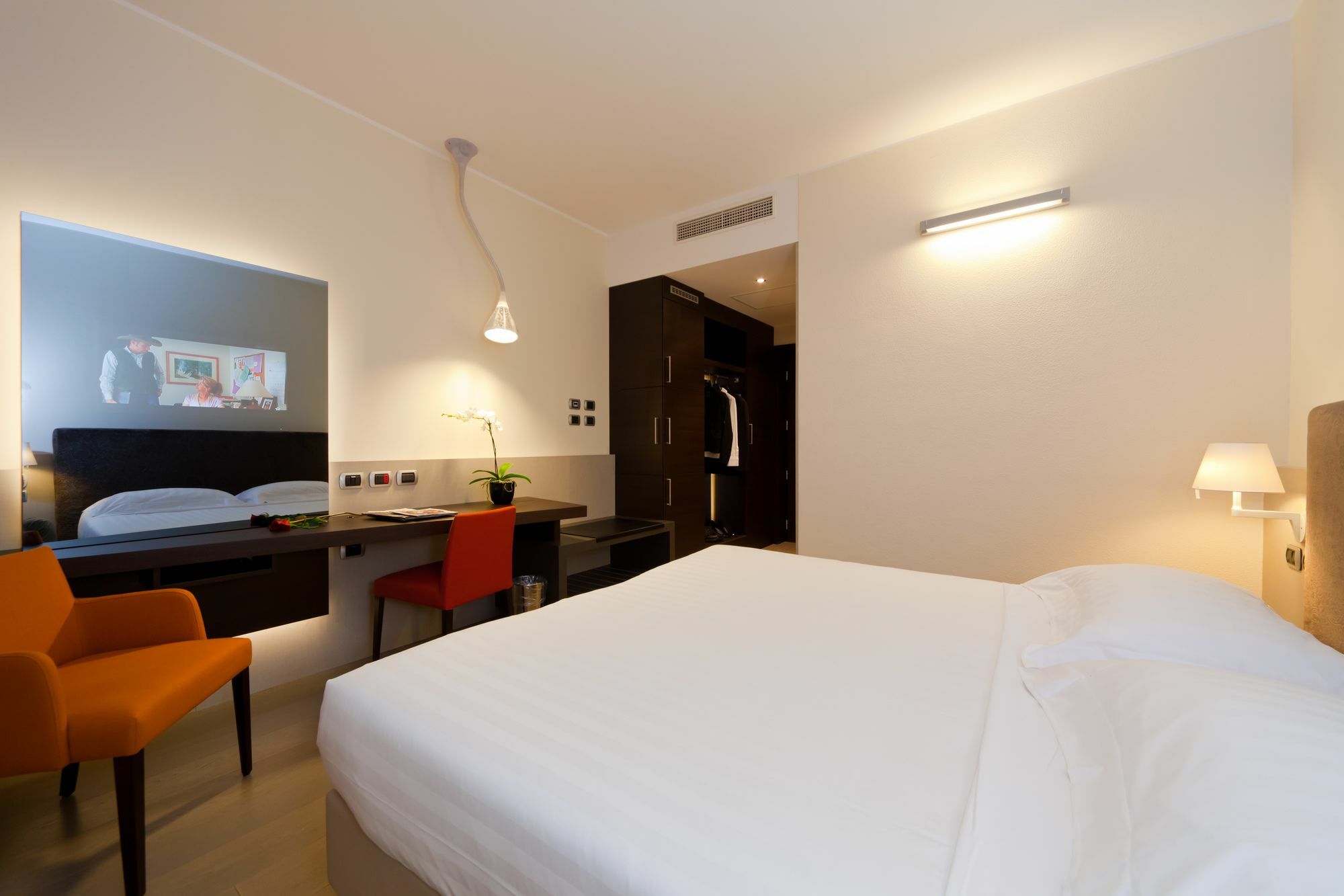Rmh Modena Des Arts Hotel Exterior photo
